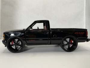 Motor Max 1/24 Scale 1992 Chevrolet 454SS Pickup Truck Custom Edition